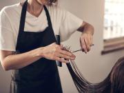 Calendario lunar de agosto 2025: los mejores días para cortar el cabello según las fases de la Luna