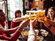 Alcoholes que cuidan tu estómago y opciones menos dañinas para tu salud