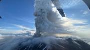 VIDEO: Volcán entró en erupción por primera vez en al menos 400 años tras el poderoso sismo que sacudió a Rusia