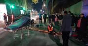 Capital: intentó cruzar una calle sin ver a los costados y atropelló a dos motociclistas