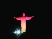 El Cristo Redentor deslumbra con los colores de Bolivia por el Bicentenario