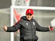 El Muñeco Gallardo y las dificultades que les plantea el fútbol argentino a los campeones del mundo