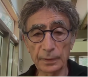 (VIDEO) Dr. Gabon Maté sobreviviente de una familia judía de Auschwitz, dice que los israelíes quieren deshumanizar a los palestinos