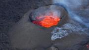 Erupción nocturna del volcán Krasheninnikov en Kamchatka, es la primera en 600 años