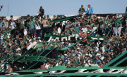 Hinchas de Nueva Chicago agredieron a un infiltrado en el partido vs Almirante Brown