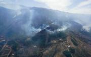 Defensa Civil despliega patrullajes y helicópteros logrando incendios bajo control en Tarija