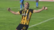 Godoy anota de pecho el gol del triunfo y aguanta las “balas”