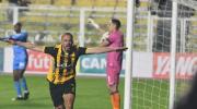 Un Tigre herido apela a la garra y remonta ante Blooming