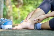 Un fisioterapeuta que declara la enfermedad de nuestros pies: ¿cuál es la solución?