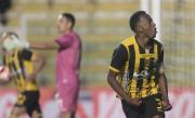 Un Tigre herido apela a la garra y remonta ante Blooming