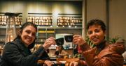 No solo entre pintas: el café, un nuevo escenario para aprender inglés
