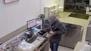 Violento robo en una heladería en Mar del Plata: quedó todo grabado por las cámaras de seguridad del local