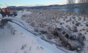 Conducía sin cadenas por la Ruta 23 nevada: cayó con su camioneta en una pendiente cerca del paraje Pehuen Có