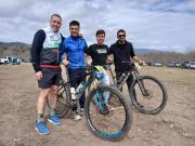 De las cuatro a las dos ruedas: se bajaron del auto de rally para montarse en la bicicleta