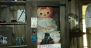 Quién es el famoso tiktoker que ahora custodia a la muñeca Annabelle y una temida colección de objetos malditos