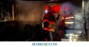 Puchuzun: un incendio arrasó con una vivienda y dejó a una familia con lo puesto