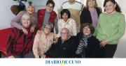 Los exalumnos que con casi 70 años siguen compartiendo encuentros con su profe de 90