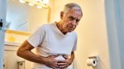 Adiós al estreñimiento en adultos mayores: la dieta que deben seguir para evitarlo
