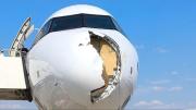 Avión aterriza de emergencia tas impacto contra un pájaro de gran tamaño: la aeronave sufrió daños considerables