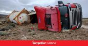 Se descompensó y volcó con el camión de transporte de sustancias peligrosas