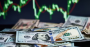 Baja el dólar y suben 3% las acciones tras la aprobación del FMI