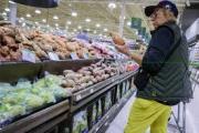 Costo de alimentos preocupa a la gran mayoría de adultos en EEUU
