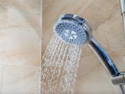 Adultos mayores: cómo debe ser la rutina de baño después de los 70 años, según especialistas