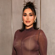 TikTok retira video de Huda Kattan luego que difundiera teorías conspirativas anti-israelí