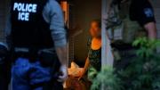 Familia latina lleva cinco días sin salir de su casa en California: escapan de un arresto del ICE