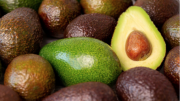 La forma de almacenar los aguacates al natural: evitarás que se pongan marrones muy rápido luego de comprarlos