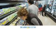 Un informe revela que un trabajador puede comprar más pan, yerba y asado que en 2024
