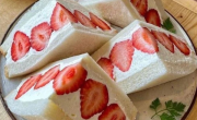 Qué es el strawberry sando, la receta japonesa con frutillas que se volvió viral en TikTok