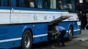Horror en un micro: despachó a su hija de dos años en un bolso para no pagar el pasaje