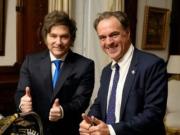 En una charla con un historiador británico, Javier Milei aseguró que planea bajar impuestos y abrir la economía sin desempleo