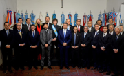 Milei veta un aumento para jubilados pero reparte recursos a sus aliados en las provincias