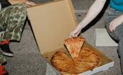 ¿Cómo reutilizar la caja de la pizza y guardar las porciones?