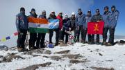 Javier Milei felicitó a seis integrantes del Ejército de Mendoza que hicieron cumbre en el Himalaya