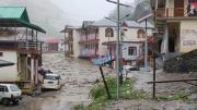 Aluvión mortal en el Himalaya: reportan cinco muertos y más de 100 desaparecidos