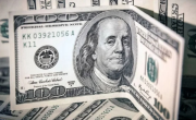 Cuánto cotiza el dólar en medio de una semana al límite