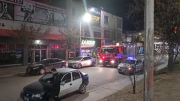 Tensión por un incendio sobre un local de baterías: pérdidas totales y dos mascotas involucradas