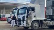 Golpe motochorro en Santa Cruz: rompieron la ventanilla de un camión y en segundos se llevaron $6 millones