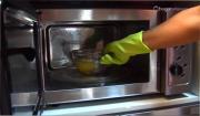 ¿Malos olores en la cocina?: el filtro del microondas puede ser el culpable