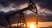 Se disparan precios del petróleo tras aranceles de EEUU a la India