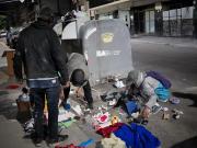 Controles a los que revuelven basura: qué pasó después del anuncio y el curioso caso del contenedor bendecido