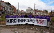 Kirchnerismo Nunca Más: Milei arrancó la campaña en Provincia con una polémica bandera