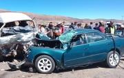 La Paz: Tres muertos y al menos siete heridos deja el choque frontal entre un vehículo y un minibús en la ruta a Guaqui