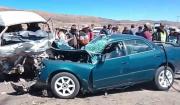 Un choque frontal entre vehículo y minibús deja tres muertos y al menos siete heridos en la ruta a Guaqui