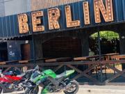 Violencia en La Matanza: borrachos, se negaron a pagar en la cervecería y le dieron una brutal paliza a las mozas