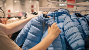 Los descuentos imperdibles de hasta 50% en buzos y ropa de invierno