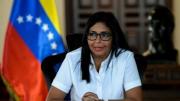 En vídeo: Delcy Rodríguez inspecciona fábrica de zapatos en el 23 de Enero